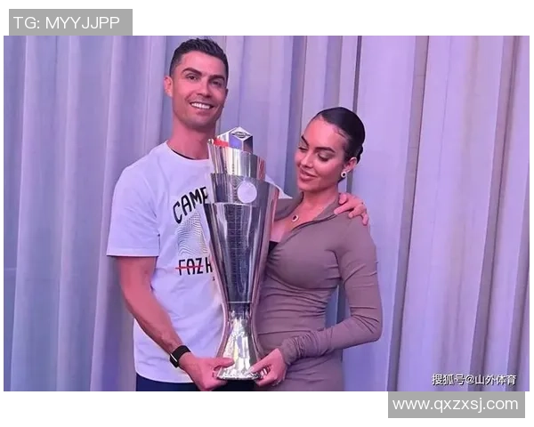 C罗与超模女友的爱情故事揭秘 两人如何从相遇到携手共度人生