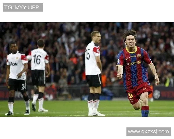 《足球传奇球星全景挂历展示不同时期的辉煌瞬间与传奇故事》