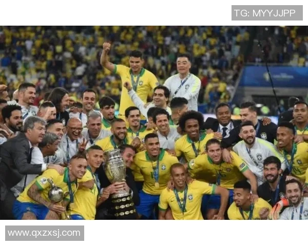 中国足球迷热情寻球星签名 跨越时空与偶像亲密接触